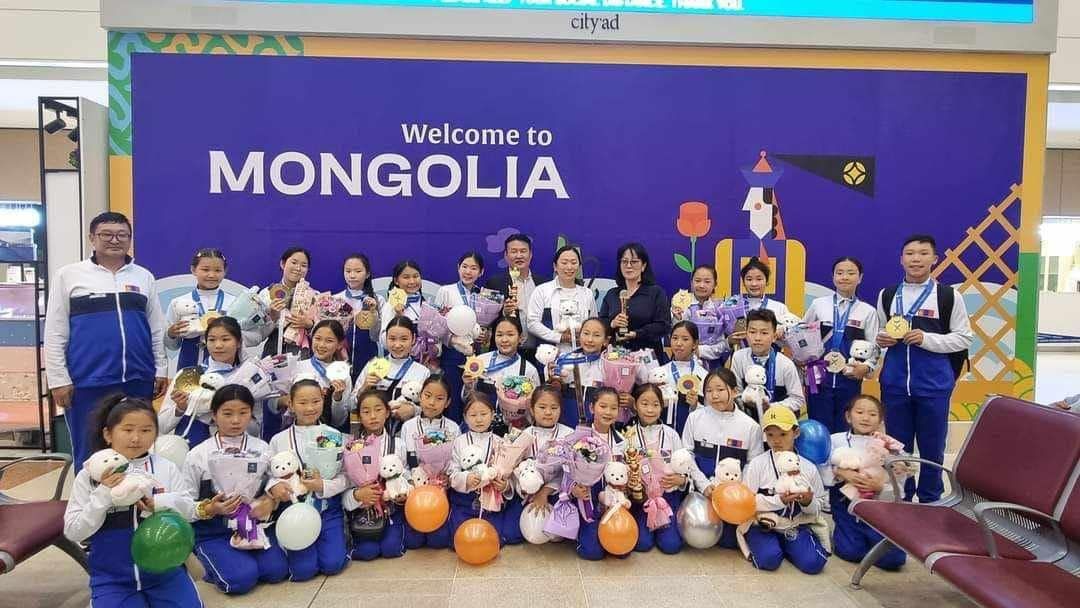 Хөгжөөн дэмжигчдийн тэмцээнд оролцсон монгол сурагчид Дэлхийн цомын эзэн боллоо