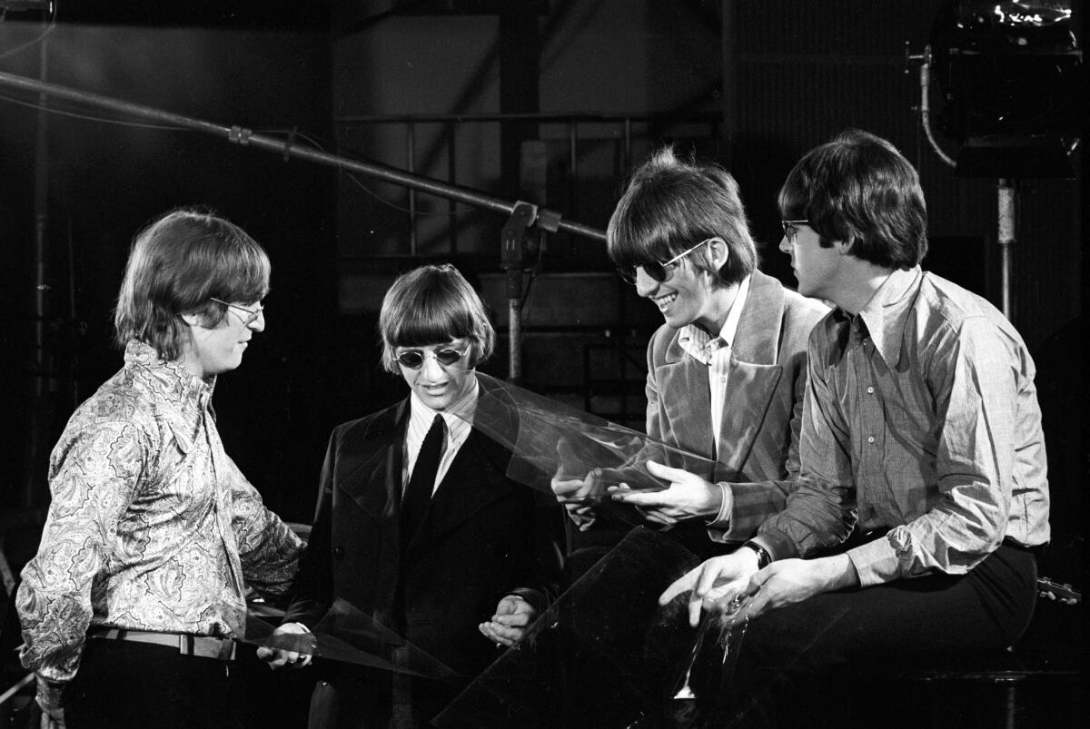 Домогт “The Beatles” хамтлагийн сүүлчийн дуу “Now and Then”-г өнөөдөр нийтэд цацна.