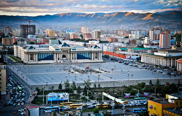 УЛААНБААТАРТ 16 ХЭМ ДУЛААН