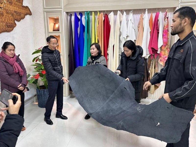 “Цагаан алт” хөдөлгөөний хүрээнд нэвтрүүлсэн ногоон үйлдвэртэй танилцав